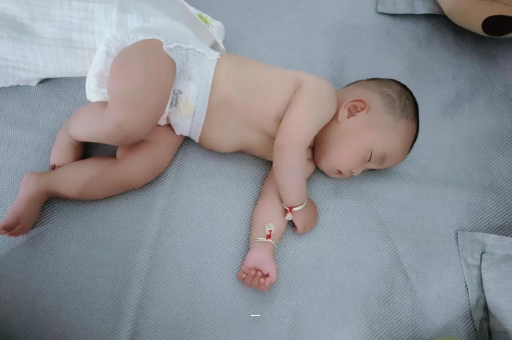 伊犁哈萨克宝宝为什么不说话